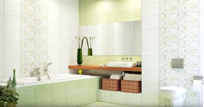 Вертикальная кладка прямоугольной плитки в ванной